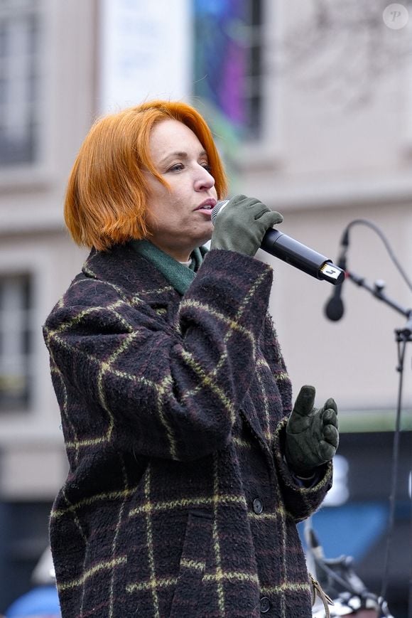 Et s'il y en a une qui a bien mal vécu sa participation à l'Eurovision, c'est Natasha St-Pier.
La chanteuse Natasha St-Pier fait ses balances avant la 35ème édition de l'opération pièces jaunes à Lyon le 10 janvier 2024.

© Sandrine Thesillat / Panoramic / Bestimage