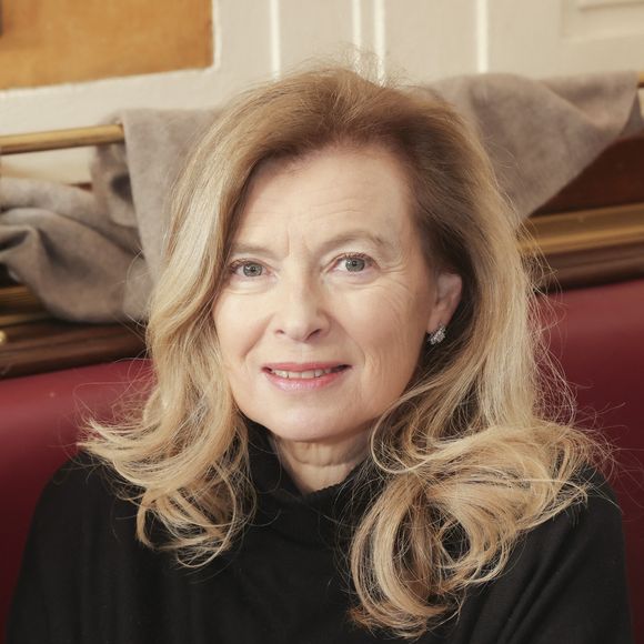 Valérie Trierweiler - C.Mathivat, présidente des "Deux Magots", reçoit pour le nouveau rendez-vous de l'établissement, "Déjeuner Beauvoir" à Paris le 15 décembre 2022. 
© Jack Tribeca / Bestimage