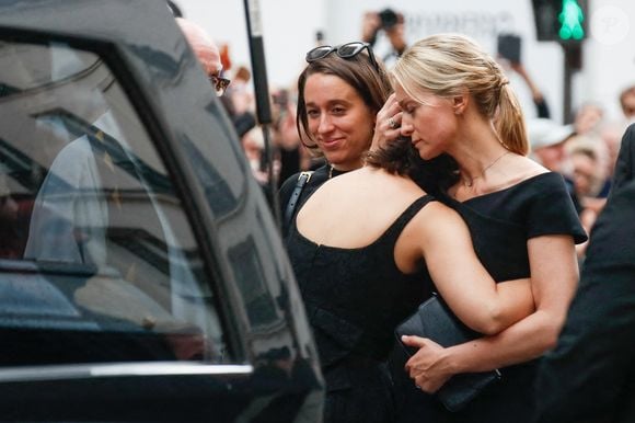 Manon Ardisson, Ninon Ardisson, Audrey Crespo-Mara - Sorties des obsèques de Thierry Ardisson en l’église Saint-Roch de Paris, France, le 17 juillet 2025. © Clovis-Jacovides/Bestimage