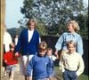 Si leur union se passait bien en apparence après la naissance de leurs deux fils, William et Harry, Diana soupçonnait Charles III d'infidélité.
Le prince William, la princesse Lady Diana et Harry en 1989 pour le mariage de Lord Althorpe.
© LAURENT SOLA / BESTIMAGE