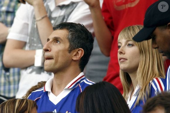 Le présentateur de télévision français Nagui Melanie Page soutiennent l'équipe française lors de la Coupe du Monde 2006, quart de finale, Brésil vs France au stade Commerzbank-Arena à Francfort, Allemagne, le 1er juillet 2006. Photo par Gouhier-Hahn-Orban/Cameleon/ABACAPRESS.COM