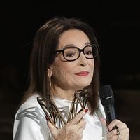 "Mon médecin me le déconseille" : rattrapée par son état à 91 ans, Nana Mouskouri contrainte d'annuler un grand rendez-vous