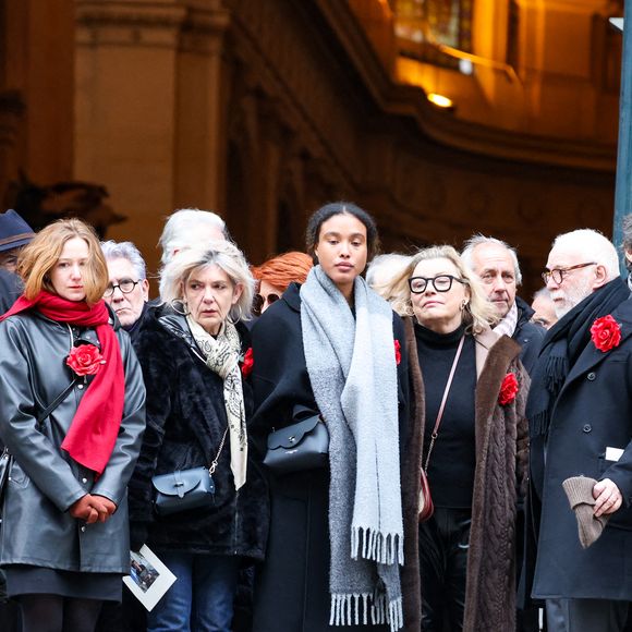 Thomas Stern, Jean-Luc Reichmann et les proches de C.Laborde - Sortie des obsèques de Catherine Laborde en l’église Saint-Roch à Paris, le 6 février 2025. Décédée le 28 janvier 2025 à l'âge de 73 ans, l'ancienne présentatrice météo de TF1 (1988 - 2017) était atteinte de la maladie neurodégénérative à corps de Lewy. 
© Jacovides - Moreau / Bestimage