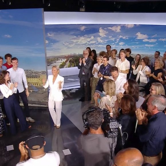 Dernier J.T de Anne-Sophie Lapix sur France 2 le 26 Avril 2025.
© Capture d'ecran France TV via Bestimage