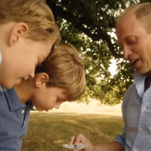 Kate Middleton en a fini avec la chimiothérapie et annonce dans une vidéo publiées sur les réseaux sociaux le 9 septembre 2024 qu’elle reprend ses activités. Traitée pour un cancer dont elle n’a pas dévoilé la nature, la princesse de Galles a publié une vidéo où on la voit notamment entourée du prince William et de leurs enfants, le prince George, la princesse Charlotte et le prince Louis.
© Prince and Princess of Wales Instagram via Bestimage