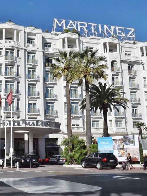 Au 73 boulevard de la Croisette à Cannes, le Qatar met la main sur l’un des établissements les plus mythiques de la Côte d’Azur