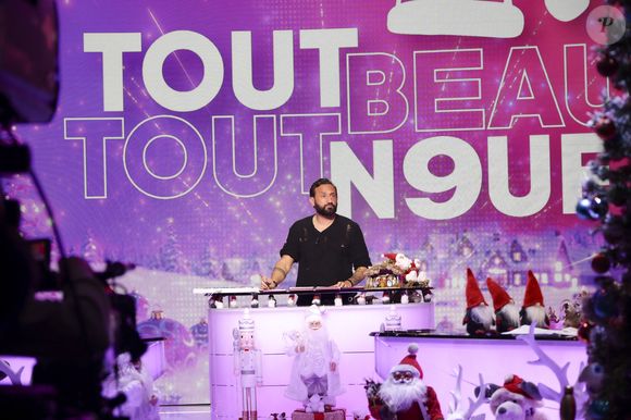 Exclusif - Cyril Hanouna, sur le plateau de l'émission TBT9 (Tout beau tout n9uf) présentée par C.Hanouna et diffusée en direct sur W9 à Paris le 1er décembre 2025. © Jack Tribeca / Bestimage
