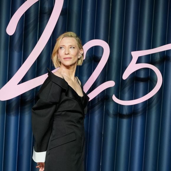 Cate Blanchett présente aux Fashion Awards 2025 présentés par Pandora au Royal Albert Hall le 1er décembre 2025 à Londres, Angleterre. © Lucia Sabatelli / Bestimage