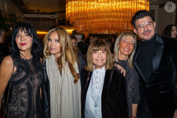 Dominique Merlin, Hélène Ségara, Chantal Goya et Vincent Niclo. au dîner de Noël organisé par M.Gargia et C.Rizk au restaurant La Baia Paris le 23 novembre 2025.

© Sébastien Frémont / Bestimage