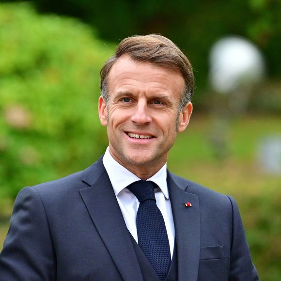 Le président français Emmanuel Macron au château de Senningen au Luxembourg, le 3 octobre 2025. 

© Christian Liewig/Bestimage