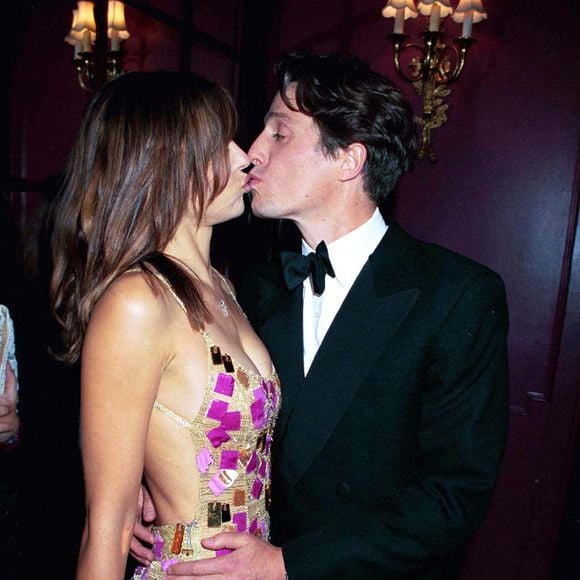 Hugh Grant et Elizabeth Hurley à l'avant-première de "Mickey Blue Eyes" à Londres. 

© Bestimage