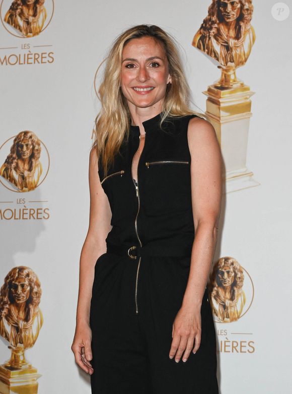 Camille Chamoux au photocall de la 33ème cérémonie des Molières aux Folies Bergère à Paris le 30 mai 2022.

© Coadic Guirec / Bestimage