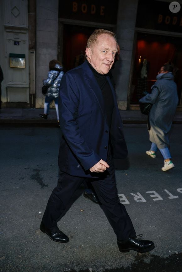 François-Henri Pinault - Victoria Beckham, accompagnée de sa famille, arrive au ministère de la Culture pour être élevée au rang de Chevalier des Arts et des Lettres à Paris, France, le 26 janvier 2026. © Cyril Moreau/Bestimage