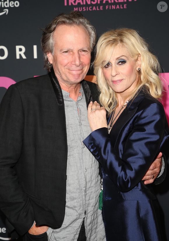 "Nous parlons, mon mari et moi, confie-t-elle à "Télé Loisirs". "De tout. Même du plus petit détail qui vient sur notre chemin." 

Judith Light et Robert Desiderio au photocall de la première de la série "Transparent Musicale Finale" par Amazon Prime Video au cinéma Regal LA Live & 4DX à Los Angeles, Californie, Etats-Unis, le 13 septembre 2019. Backgrid USA / Bestimage