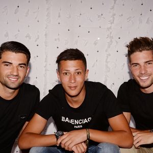 Les informations publiques disponibles sur Société.com montrent aussi que cette aventure entrepreneuriale est désormais partagée avec ses quatre fils, Enzo, Luca, Théo et Elyaz.
Exclusif - Enzo Zidane (fils de Zinédine Zidane), Driss Zidane (neveu de Zinédine Zidane) et Luca Zidane (fils de Zinédine Zidane) - Les célébrités lors du festival "Marrakech du Rire 2018" à Marrakech, Maroc, le 24 juin 2018. © Rachid Bellak/Bestimage