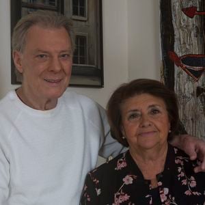 L’interprète de Pour le plaisir laisse derrière lui sa famille et le souvenir d’une voix emblématique de la chanson française.

Herbert Leonard et sa femme Cléo chez eux à Barbizon le 2016/12/2016 

Photo : JLPPA / Bestimage