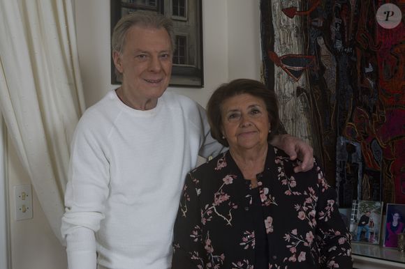 L’interprète de Pour le plaisir laisse derrière lui sa famille et le souvenir d’une voix emblématique de la chanson française.

Herbert Leonard et sa femme Cléo chez eux à Barbizon le 2016/12/2016 

Photo : JLPPA / Bestimage