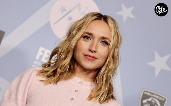 Chloé Jouannet - Tapis rouge de la cérémonie d'ouverture du 29ème Festival International du Film de Comédie de l'Alpe d'Huez le 19 Janvier 2026. © Dominique Jacovides/Bestimage