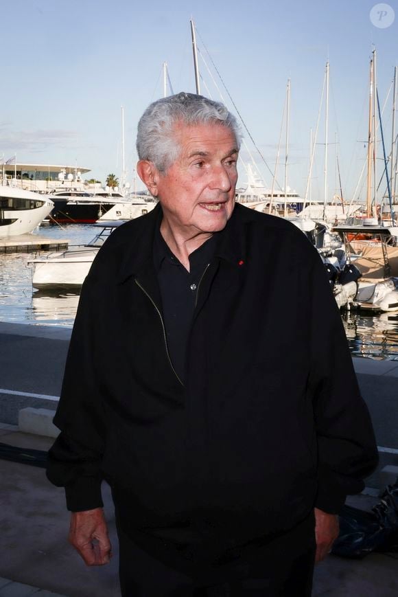 Claude Lelouch en backstage de l'émission "C à vous" lors du 78ème Festival International du Film de Cannes le 23 mai 2025. © Jack Tribeca / Bestimage