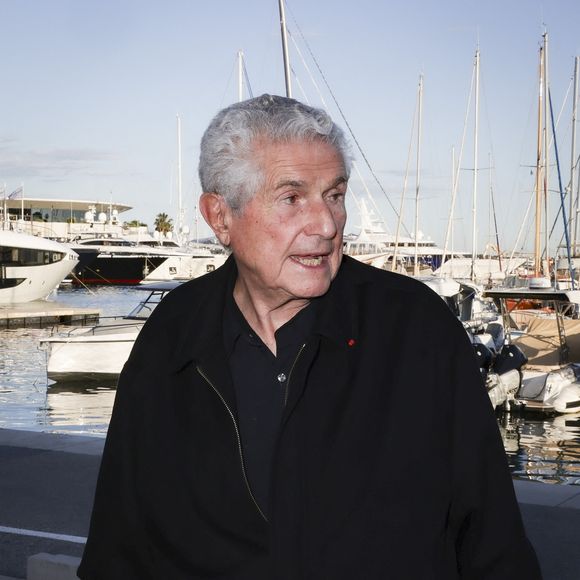 Claude Lelouch en backstage de l'émission "C à vous" lors du 78ème Festival International du Film de Cannes le 23 mai 2025. © Jack Tribeca / Bestimage