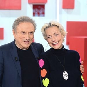 Exclusif - Michel Drucker et Lio - Enregistrement de l'émission Vivement dimanche au studio Rive gauche , presentée par Michel Drucker . Diffusion sur France 3 le 30 novembre 2025. © Guillaume Gaffiot / Bestimage