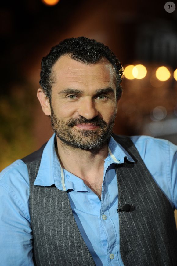Le restaurateur et brocanteur de 45 ans a épousé Eloïse

François Cases Bardina - Backstage de l'enregistrement de l'émission prime "Affaire conclue" dans les écuries du château de Chantilly, présentée par S.Davant et qui sera diffusée sur France 2 le 15 septembre 2020. Le 9 juillet 2020 © Guillaume Gaffiot / Bestimage