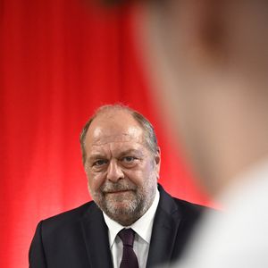 intitulée "Seul contre tous"

Eric Dupond-Moretti est à Saint-Just (Hérault) à l'occasion du premier anniversaire de la loi qui a simplifié la procédure pour changer de nom le 15 juin 2023.

© Valentina Claret / Panoramic / Bestimage