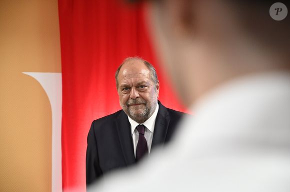 intitulée "Seul contre tous"

Eric Dupond-Moretti est à Saint-Just (Hérault) à l'occasion du premier anniversaire de la loi qui a simplifié la procédure pour changer de nom le 15 juin 2023.

© Valentina Claret / Panoramic / Bestimage