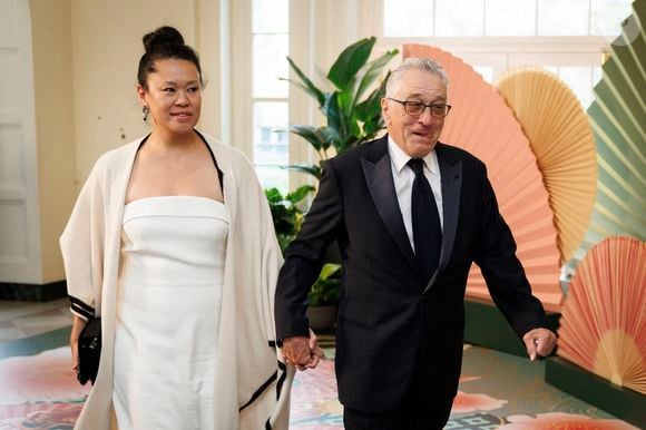 Désormais, Robert De Niro l'avoue : il regarde beaucoup moins de films pour suivre des émissions pour enfants, avec sa fille. 

Robert De Niro, et Tiffany Chen, arrivent pour assister à un dîner d'État en l'honneur du Premier ministre japonais Kishida Fumio organisé par le président américain Joe Biden et la Première dame Jill Biden à la Maison Blanche à Washington le 10 avril 2024. ©Shen/ABACAPRESS.COM
