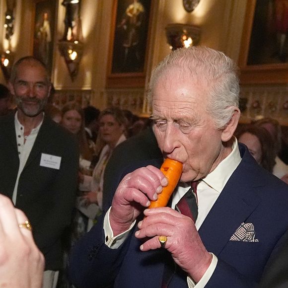 Le roi Charles III d'Angleterre assiste à une réception en l'honneur des personnes impliquées dans la musique communautaire au Royaume-Uni, au château de Windsor le 3 avril 2025.

© Aaron Chown/WPA-Pool / Julien Burton via Bestimage