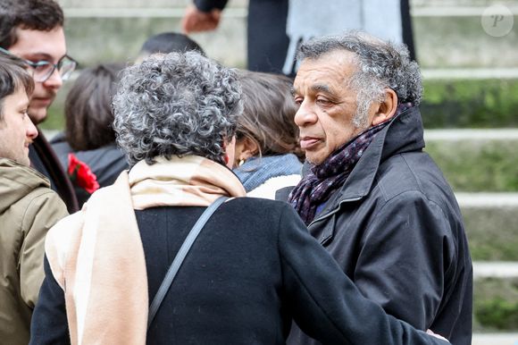 Jimmy, l'ex-compagnon de C.Laborde - Sortie des obsèques de Catherine Laborde en l’église Saint-Roch à Paris, le 6 février 2025. Décédée le 28 janvier 2025 à l'âge de 73 ans, l'ancienne présentatrice météo de TF1 (1988 - 2017) était atteinte de la maladie neurodégénérative à corps de Lewy. 
© Jacovides - Moreau / Bestimage