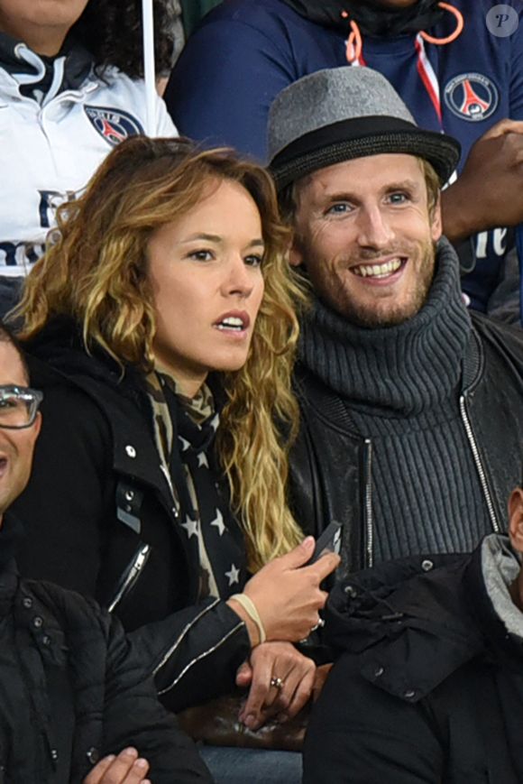 Philippe Lacheau et sa compagne Elodie Fontan lors du match de football de première division française, Paris-St-Germain vs Guingamp au Parc des Princes, Paris, France le 22 septembre 2015. Photo by Laurent Zabulon/ABACAPRESS.COM