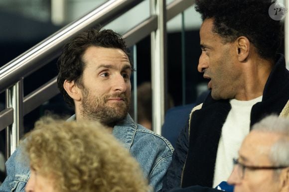 Pablo Mira - Célébrités dans les tribunes du match de 8ème de finale aller de la Ligue Des Champions 2025-2026 (LDC) "PSG - Chelsea (5-2)" au Parc des Princes à Paris le 11 mars 2026. © Cyril Moreau/Bestimage