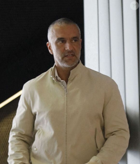 Exclusif - Patrick Antonelli, le mari de la chanteuse A.Bent, quitte le tribunal de grande instance à Nanterre, après avoir reçu le verdict de son procès.
© AGENCE / BESTIMAGE