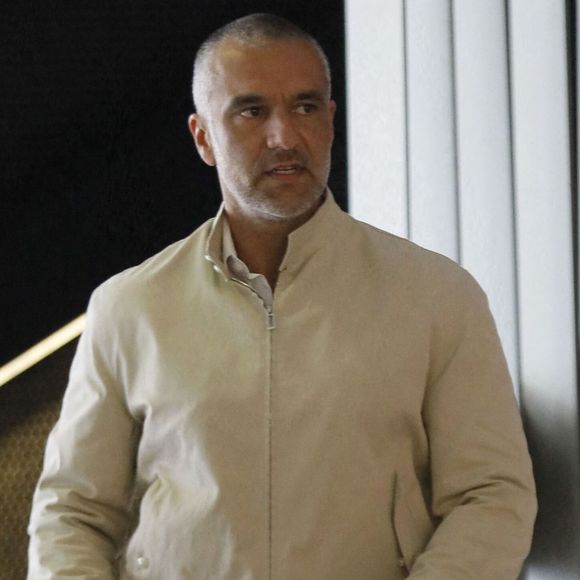 Exclusif - Patrick Antonelli, le mari de la chanteuse A.Bent, quitte le tribunal de grande instance à Nanterre, après avoir reçu le verdict de son procès.
© AGENCE / BESTIMAGE