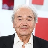 Pierre Perret a quitté Gennevilliers pour s'installer à Nangis (Seine-et-Marne), où il a une grande maison avec piscine