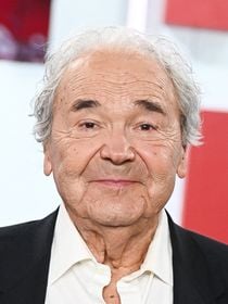 Pierre Perret a quitté Gennevilliers pour s'installer à Nangis (Seine-et-Marne), où il a une grande maison avec piscine