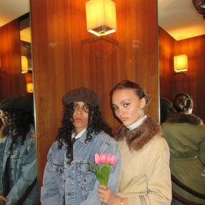 Depuis trois ans elle file le parfait amour avec 070 Shake.

Instagram de @lilyrose_depp avec sa compagne.