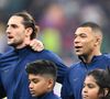 Après avoir remporté la Coupe 2018, les hommes de Didier Deschamps ont déchanté durant l'Euro 2021... Puisqu'ils ont été éliminés en 8ème de finale face à la Suisse.

Adrien Rabiot, Kylian Mbappé et Antoine Griezmann au match de football de quart de finale opposant la France à l’Angleterre lors de la coupe du Monde (FIFA 2022) au stade Al Bayt à Al Khor au Qatar, le 10 décembre 2022. La France a gagné 2-1. © Philippe Perusseau/Bestimage