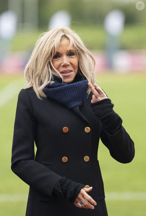 Brigitte Macron - Match de football caritatif du Variétés club de France au profit de l'opération Pièces jaunes au stade Bernard Giroux à Plaisir, France, le 24 avril 2024. Le match a permis de récolter 57.500€. © Pierre Perusseau/Bestimage