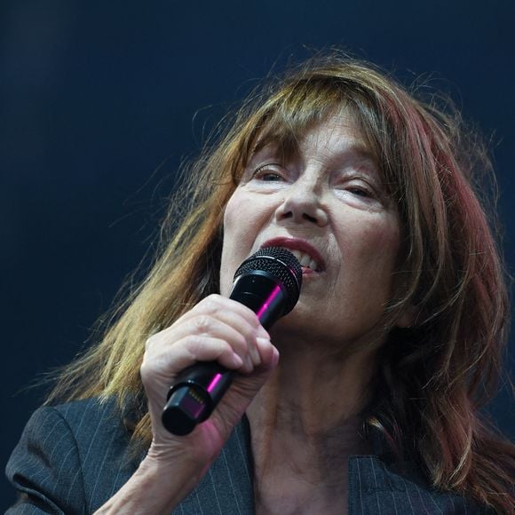 Jane Birkin et Etienne Daho sur la scène du festival des Francofolies 2021 à la Rochelle, le 12 juillet 2021. (MPP / Bestimage).