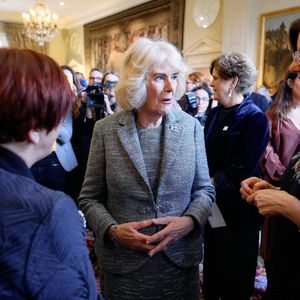 Brigitte Macron et Camilla Parker Bowles, reine consort d'Angleterre, assistent à la cérémonie de remise du prix littéraire de l'Entente à la résidence de l'ambassadeur de France à Londres, le 4 décembre 2024. 
© Julien Burton / Bestimage