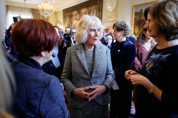 Brigitte Macron et Camilla Parker Bowles, reine consort d'Angleterre, assistent à la cérémonie de remise du prix littéraire de l'Entente à la résidence de l'ambassadeur de France à Londres, le 4 décembre 2024. 
© Julien Burton / Bestimage