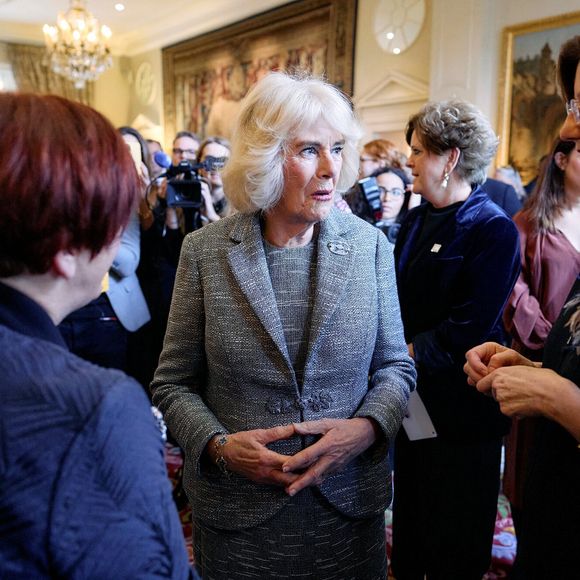 Brigitte Macron et Camilla Parker Bowles, reine consort d'Angleterre, assistent à la cérémonie de remise du prix littéraire de l'Entente à la résidence de l'ambassadeur de France à Londres, le 4 décembre 2024. 
© Julien Burton / Bestimage