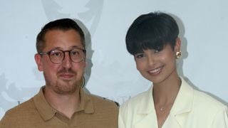 Eve Gilles : Son compagnon Simon, plus âgé de 19 ans, réapparaît à ses côtés après un tournant professionnel