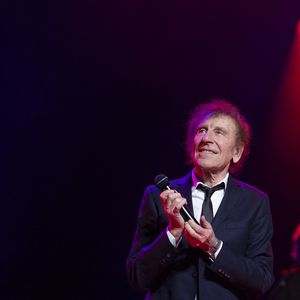 Alain Souchon au concert du gala des 20 ans de la fondation Recherche Alzheimer "2 générations chantent pour la 3ème" à l'Olympia à Paris le 18 mars 2024.

© Cyril Moreau / Bestimage