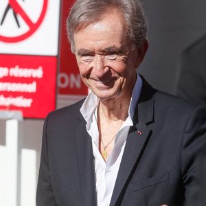 L’ancrage régional du groupe se retrouve également dans la parfumerie, via le Château de la Colle Noire à Montauroux et Les Fontaines parfumées à Grasse. 

Bernard Arnault - Sorties du défilé de mode prêt-à-porter Louis Vuitton Printemps/été 2024 lors de la Fashion Week de Paris (PFW), dans le futur hôtel Louis Vuitton au 103, avenue des Champs-Élysées, à Paris, France, le 2 octobre 2023. © Christophe Clovis/Bestimage