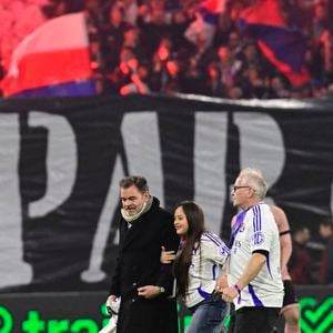L'Olympique Lyonnais reçoit le Paris Saint Germain dans le cadre de la 23e journée de Ligue 1 Mcdonald's le 23 février 2025 avec les acteurs Clovis Cornillac & Mayane-Sarah El Baze 

Photo : William Cannarella / PsnewZ / Bestimage