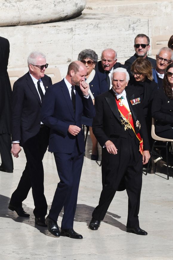 Le prince William d'Angleterre, prince de Galles, assiste aux funérailles du pape François le 26 avril 2025 au Vatican. Alors que Rome fait ses adieux au pape François, des dirigeants du monde entier, des membres de la famille royale, des membres du clergé et des milliers de fidèles se sont réunis au Vatican pour un adieu solennel et historique. Le pape François est décédé le lundi 21 avril à l'âge de 88 ans. Photo by Marco Iacobucci/IPA/ABACAPRESS.COM