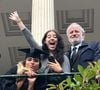 Francis Huster peut être fier de ses deux filles...

Francis Huster et ses deux filles à l'occasion de l'obtention du diplôme de Toscane à l'UCL, prestigieuse école.